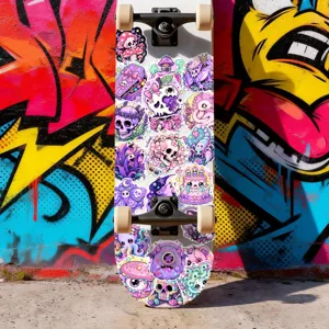 Detail van paarse pastel goth stickers met schattige schedels en unieke monsters.