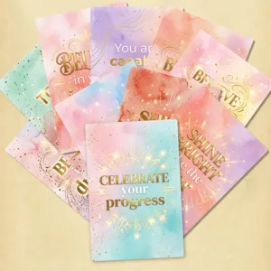 Cartes de vœux de citations de motivation inspirantes aquarelle vue de détail avec feuille d'or.