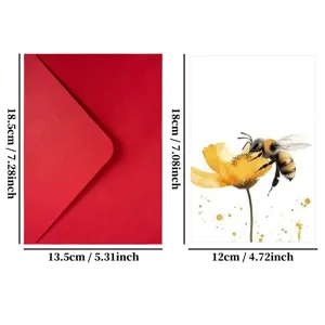 Vue détaillée de carte de vœux abeille aquarelle avec design floral et enveloppe.