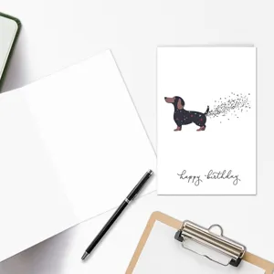 Lustige Dackel Geburtstagskarte mit süßem Hundekonfetti-Design und leerer Innenseite für Wünsche.