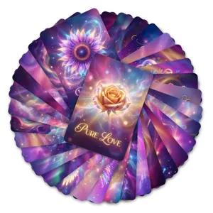 Détail du jeu de cartes d'énergie cosmique montrant des œuvres d'art florales et de nébuleuses.