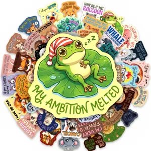 Vista dettagliata di simpatici adesivi di animali con frasi divertenti e bordi colorati.