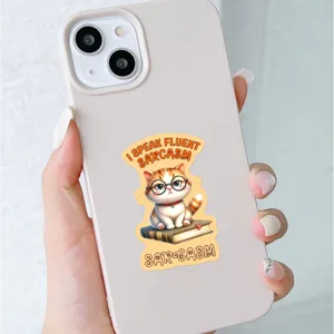 Simpatico adesivo per gatti con citazione sarcastica, ideale per decorare le cover.