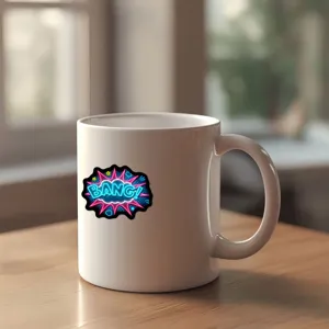 Tazza da caffè in ceramica bianca con un design alla moda fumetto neon stile BANG.