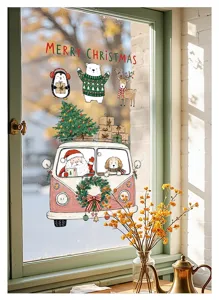 Weihnachtsfenstersticker Detail mit niedlichem Weihnachtsmann Bus und festlichen Motiven.