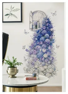 Vue détaillée d'autocollant mural floral bleu et violet avec motifs de fenêtre et papillon.