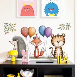 Leuke cartoon dieren muursticker met vos, tijger en egel voor een mooie kinderkamer.