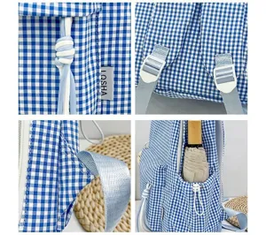 Detailaufnahme des blau-weiß karierten Rucksacks mit verstellbaren Trägern und Seitentasche