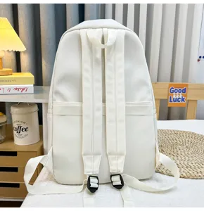 Rückansicht eines weißen Canvas-Rucksacks mit verstellbaren Trägern für Schule/Reisen