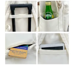 Detailansichten der Funktionen des cremefarbenen Canvas-Rucksacks inklusive Gepäckband