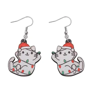Orecchini pendenti di gatto in legno di Natale con luci colorate e cappello da babbo natale.