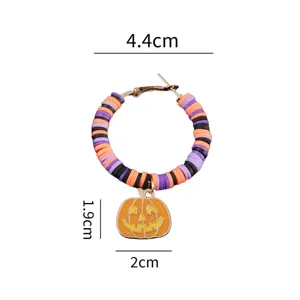 Detailansicht von Halloween Polymer Clay Creolen mit Kürbis Anhänger, Abmessungen.