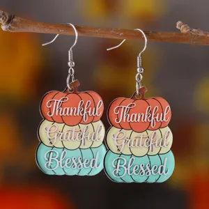 Pendientes colgantes calabaza acrílica Thanksgiving con texto impreso decorativo.
