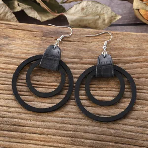 Pendientes colgantes de doble aro de madera y cuero negro bohemio, joyas de otoño invierno.