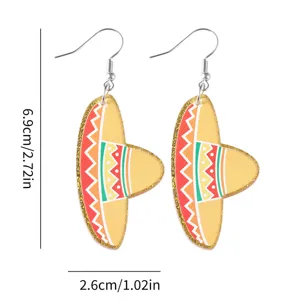 Mexikanische Sombrero-Hut Acryl-Ohrringe mit bunten geometrischen Mustern und goldenem Glitzer.
