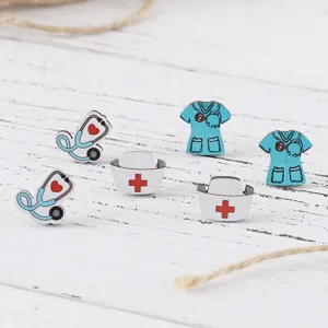 Lindo set de aretes de enfermera de madera, estetoscopio y bata, regalo médico perfecto.