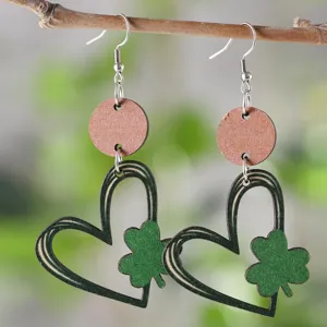 St. Patricks Tag Holz Herz vierblättriges Kleeblatt Ohrringe doppelseitiger Festschmuck.