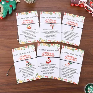 Set de pulseras de deseos navideños con bonitos dijes de dibujos animados y tarjetas.