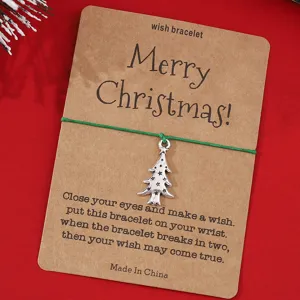Weihnachten Wunscharmband mit Baum Anhänger auf Karte, stilvolles festliches Geschenk.