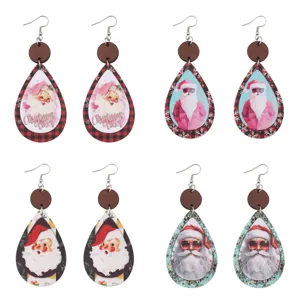 Pendientes colgantes de cuero y madera de Navidad con estampado Papá Noel, diseño elegante.