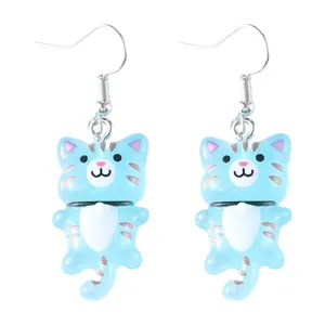 Leuke blauwe hars kattenhangers oorbellen met zilveren haak, schattig dierensieraad.