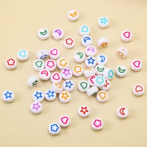 Kleurrijke acrylralen in verschillende vormen voor DIY sieraden maken en hobby.