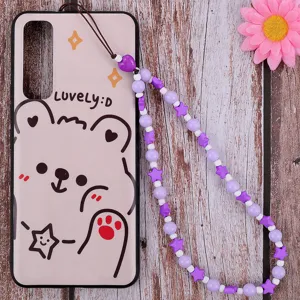 Funda de teléfono de oso lindo con cordón de cuentas de estrellas y corazones coloridos.