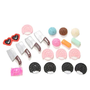Cabochon in resina forme miste come biscotti per nail art e decorazione artigianale fai da te.