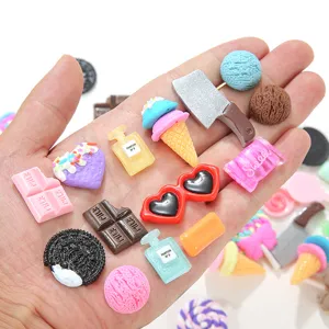 Simpatici cabochon in resina fai da te per nail art, decorazione di coperture e gioielli artigianali.