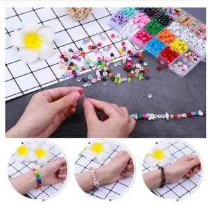 Kit di perline con lettere in acrilico con 10 colori, filo elastico e scatola di stoccaggio.