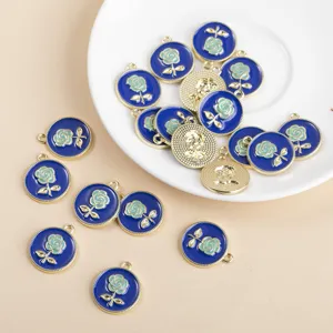 Ciondolo rotondo in lega di rosa smaltata blu vintage per collana fai da te accessori per gioielli