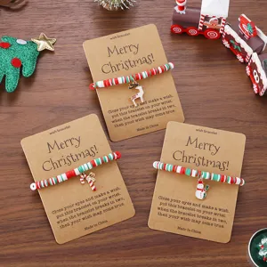 Weihnachts-Wunscharmband-Set mit festlichen Anhängern und Karten zum Verschenken.