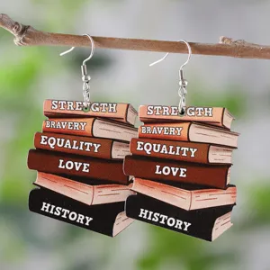 Pendientes colgantes de libros apilados de madera palabras inspiradoras joyería de graduación.