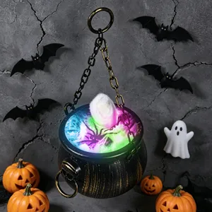 Chaudron de sorcière suspendu d'Halloween avec lumières LED colorées et fausses toiles.