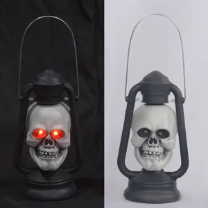 Lanterna teschio portatile di Halloween con occhi rossi luminosi retro lampada per festa bar.