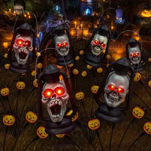 Lanterna teschio di Halloween con occhi rossi luminosi decorazione festa retrò immagine principale