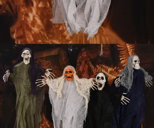 Decorazione teschio fantasma appeso di Halloween con garza per festa spaventosa.