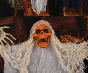 Halloween fantasma appeso decoro teschio scheletro con garza bianca oggetto di scena spettrale