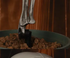 Nahaufnahme Detailaufnahme des Halloween Skelett Bodenpfahl Requisiten realistische Knochen.