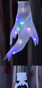 Vista di dettaglio della manica a vento fantasma di Halloween, decorazione luminosa a LED.