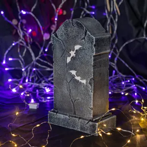 Halloween leuchtende Grabstein Dekoration Lampe mit Fledermaus Ausschnitten für Spukhaus Partys.