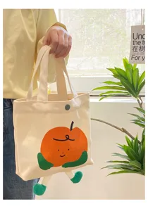 Süße Orangen Cartoon Leinwand Tragetasche, Detailansicht mit niedlichen 3D Beinen und Stoff.