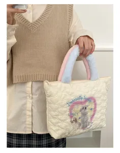 Süsser gesteppter Shopper mit flauschigen Plüschgriffen und niedlichem Tier-Print für den Alltag.