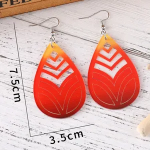 Boucles d'oreilles pendantes en acrylique dégradé orange avec motif géométrique, vacances.