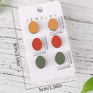 Ovale Ohrstecker Set auf weißem Displaykarten mit detaillierten Größenangaben für Damen.