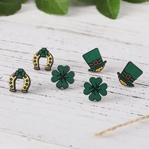 St. Patrick's Day grüne Kleeblatt Ohrringe Set, Detailansicht von festlichem Schmuck.