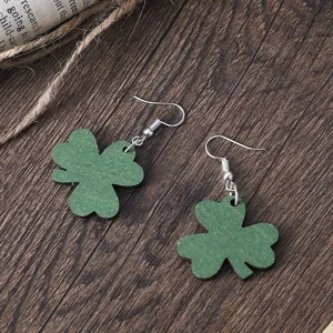 St. Patricks Tag grüne Kleeblatt Holz Ohrringe, doppelseitiger Kleeblatt Ohrschmuck Detail.