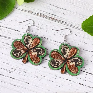 Hölzerne vierblättrige Kleeblatt Ohrringe grün Leo Print St Patricks Day Ohrschmuck Geschenk
