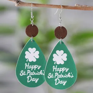 Grüne St. Patrick's Day PU Leder Tropfen Ohrringe mit Holzscheiben und Kleeblatt Druck.