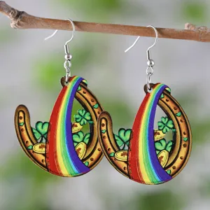 St. Patrick Tag Holz Hufeisen Kleeblatt Ohrringe Regenbogen Glücksschmuck Detail
